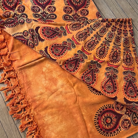 Orange tapestry - Picture 4 of 7